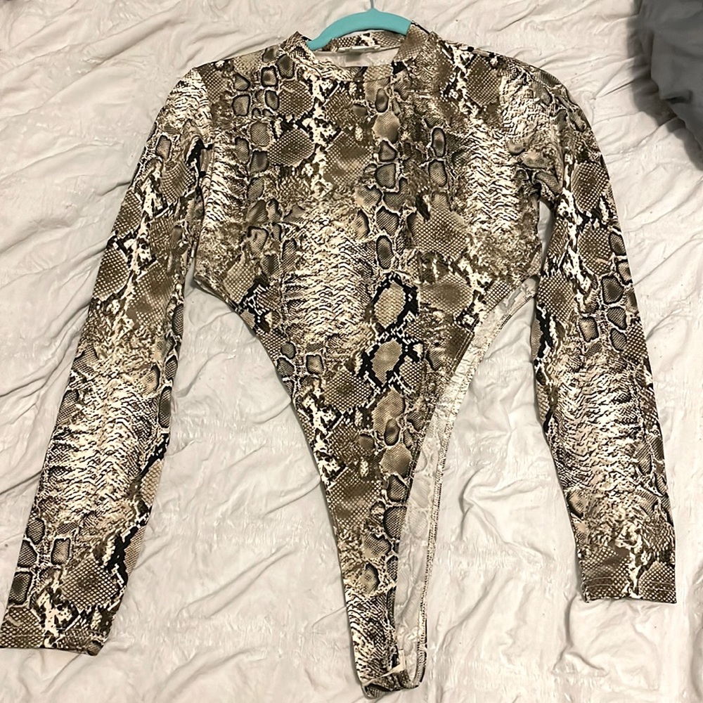 Long sleeve bodysuit worn only once